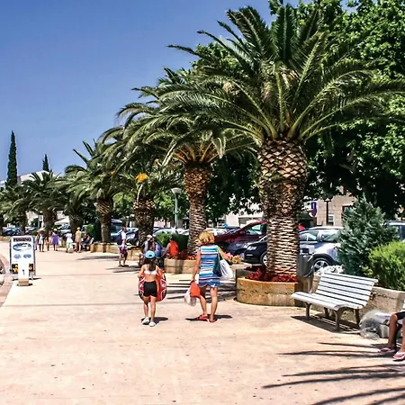 Holiday home 2 Bedroom Cozy In Makarska